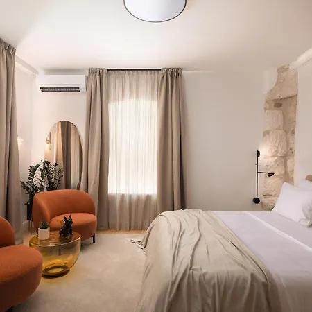 Гостевой дом Golden Gate Deluxe - Unique Unesco Location 4*